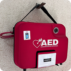 AEDは玄関ホールに設置